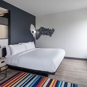 Savy King Room
